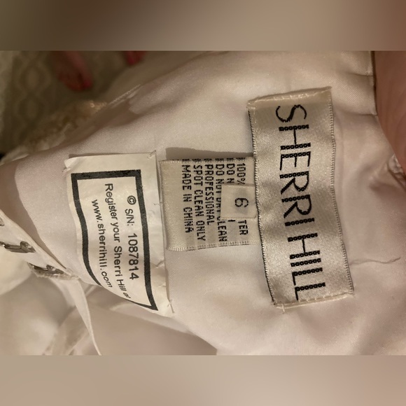 Gorgeous Sherri hill dress 👗 - Picture 8 of 8